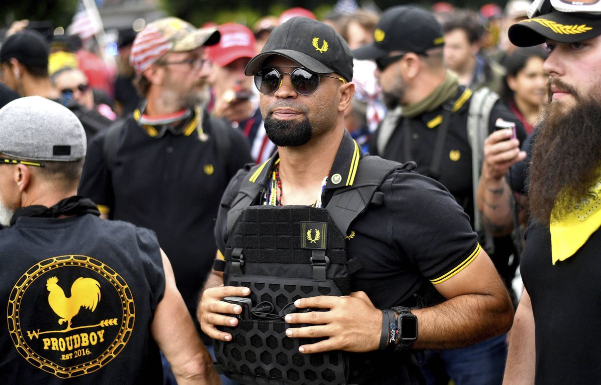 L'ex-chef des Proud Boys et trois membres reconnus coupables de " sédition "