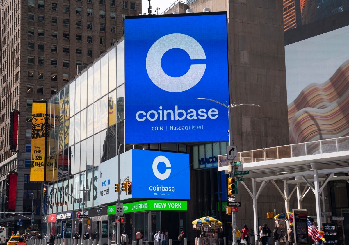 Investors cheer as Coinbase beats Q1 expectations