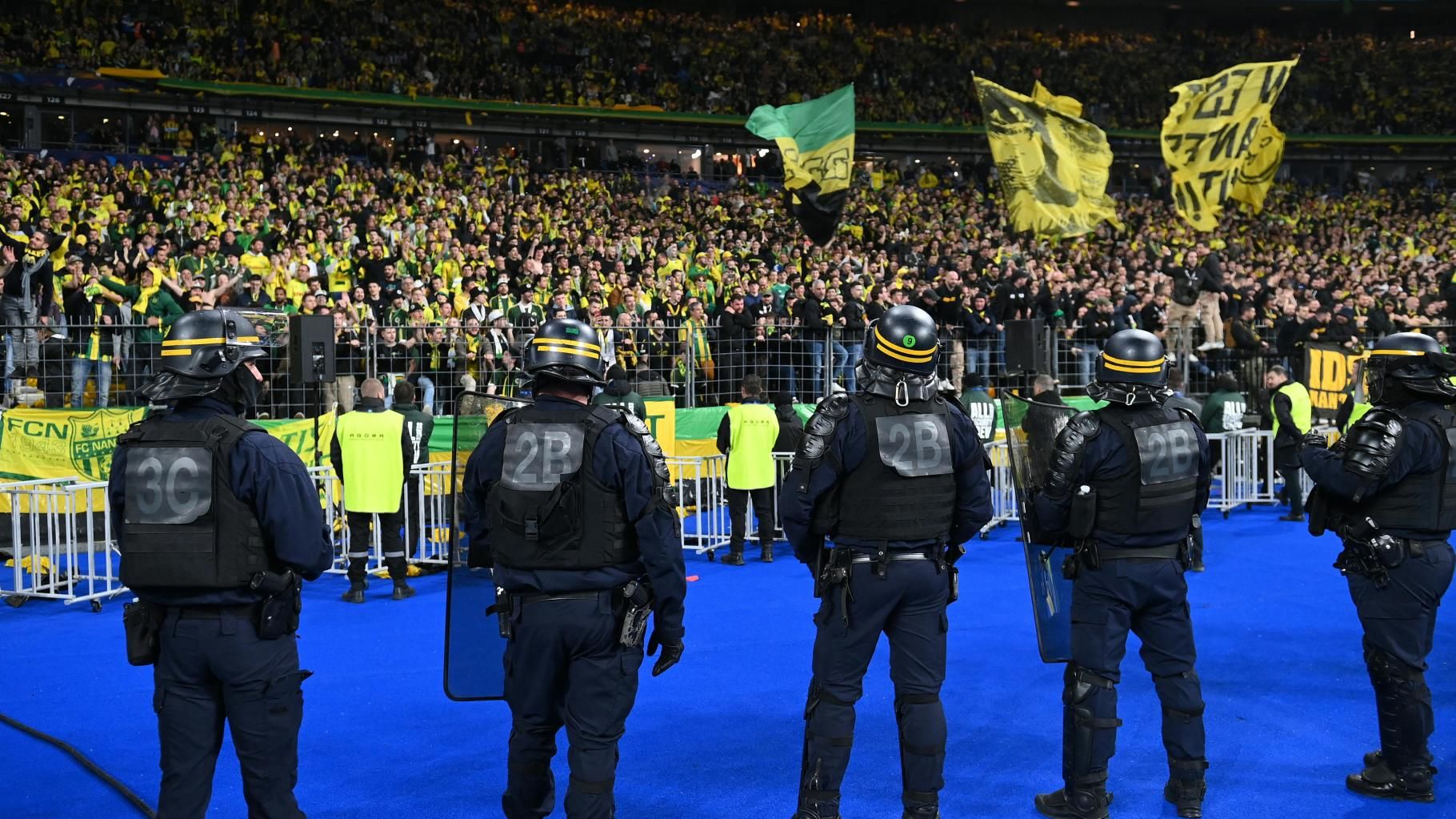 Darmanin veut s’inspirer des interdictions de stade contre les manifestants, et cela fait polémique