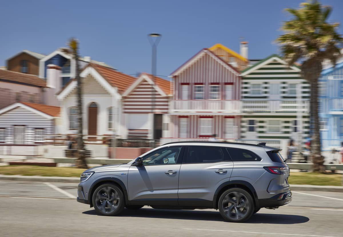 Le nouveau Renault Espace face à 4 autres grands SUV pour les familles, hybrides...ou pas !