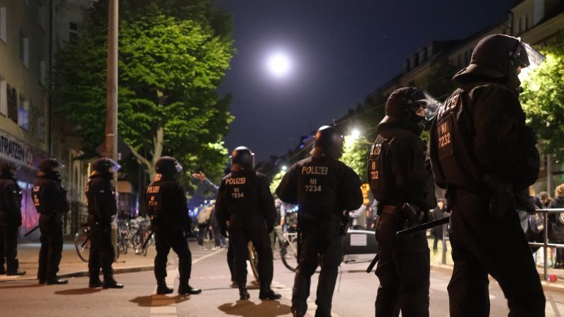 Leipzig: Far-left protesters clash with police during banned demonstration in Germany