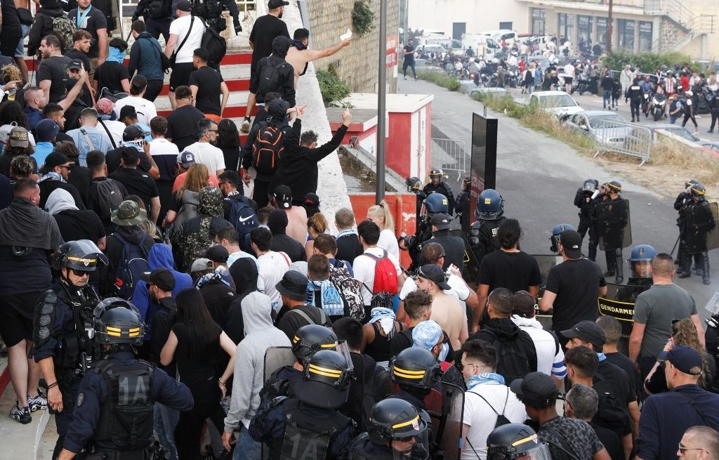 Ajaccio-OM : " Ils ont mis des coups de poing et brûlé le maillot ", la mère de l'enfant malade raconte l'agression