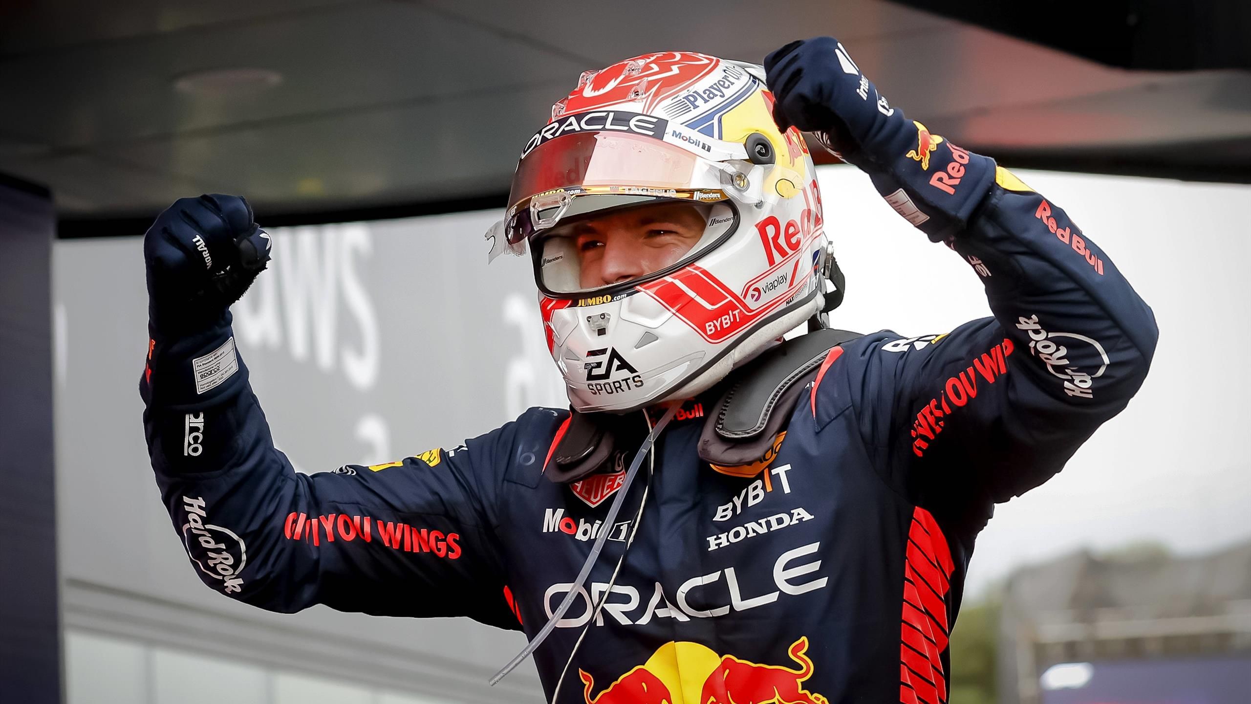 Formule 1 | Max Verstappen (Red Bull) vainqueur en Espagne, Lewis Hamilton et George Russell (Mercedes) sur le podium