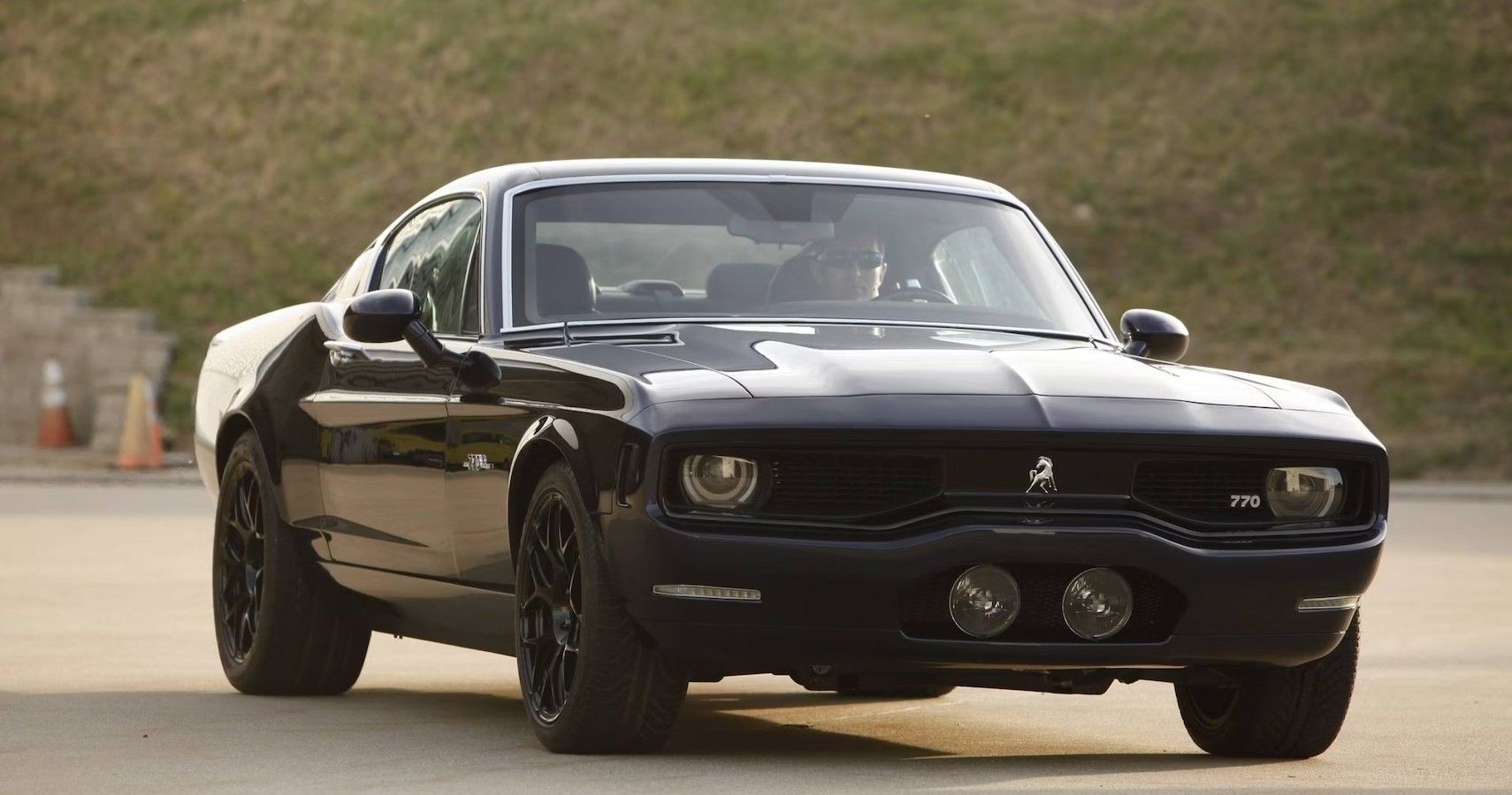 10 Muscle Cars That Combine Classic Style And Modern Technology