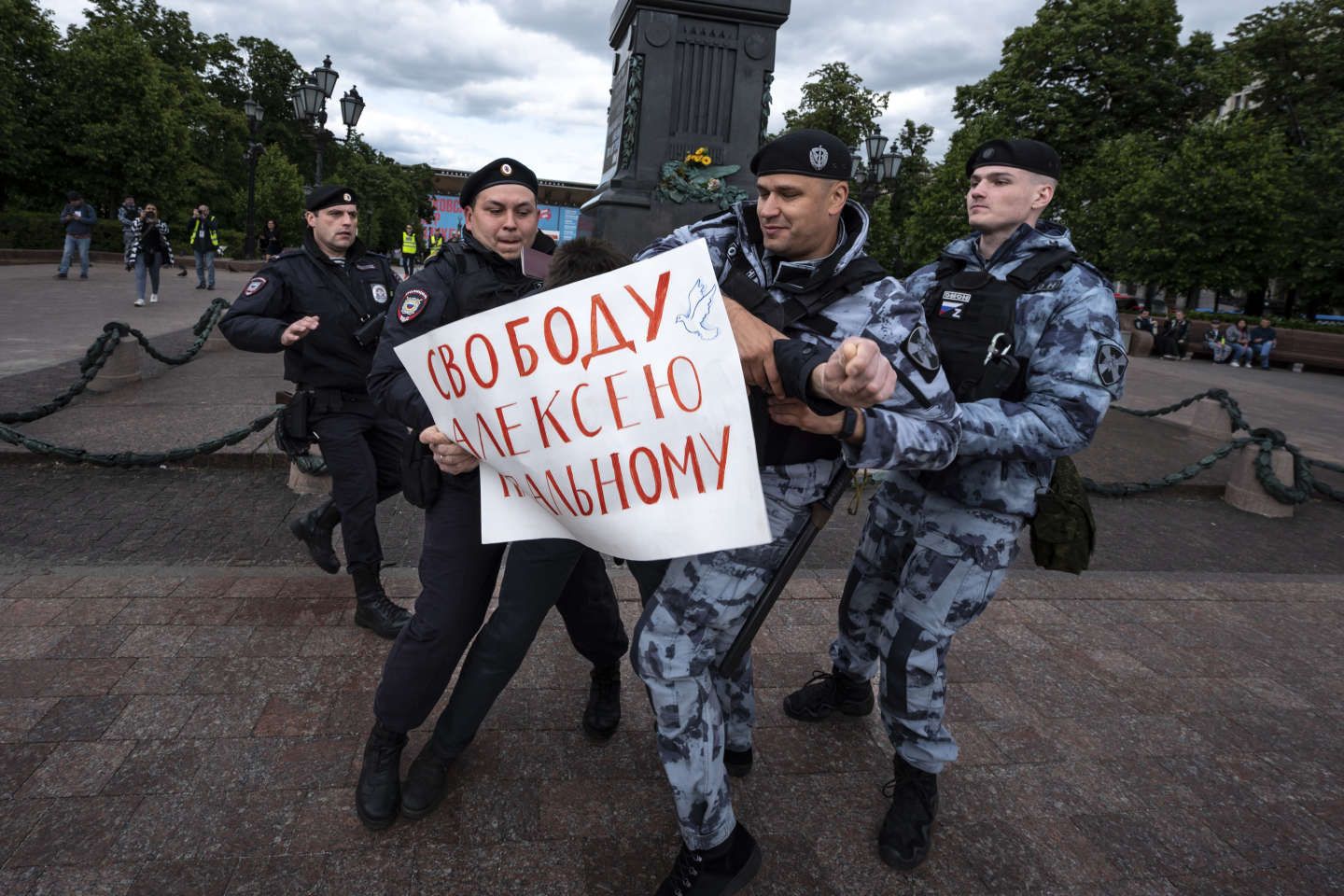 En Russie, au moins quatre-vingt-une personnes interpellées par la police lors d’actions en soutien à Alexeï Navalny, selon une ONG