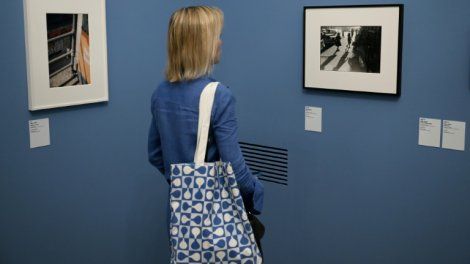 Face aux coups de chaud du monde, la fraîcheur des Rencontres photo d'Arles