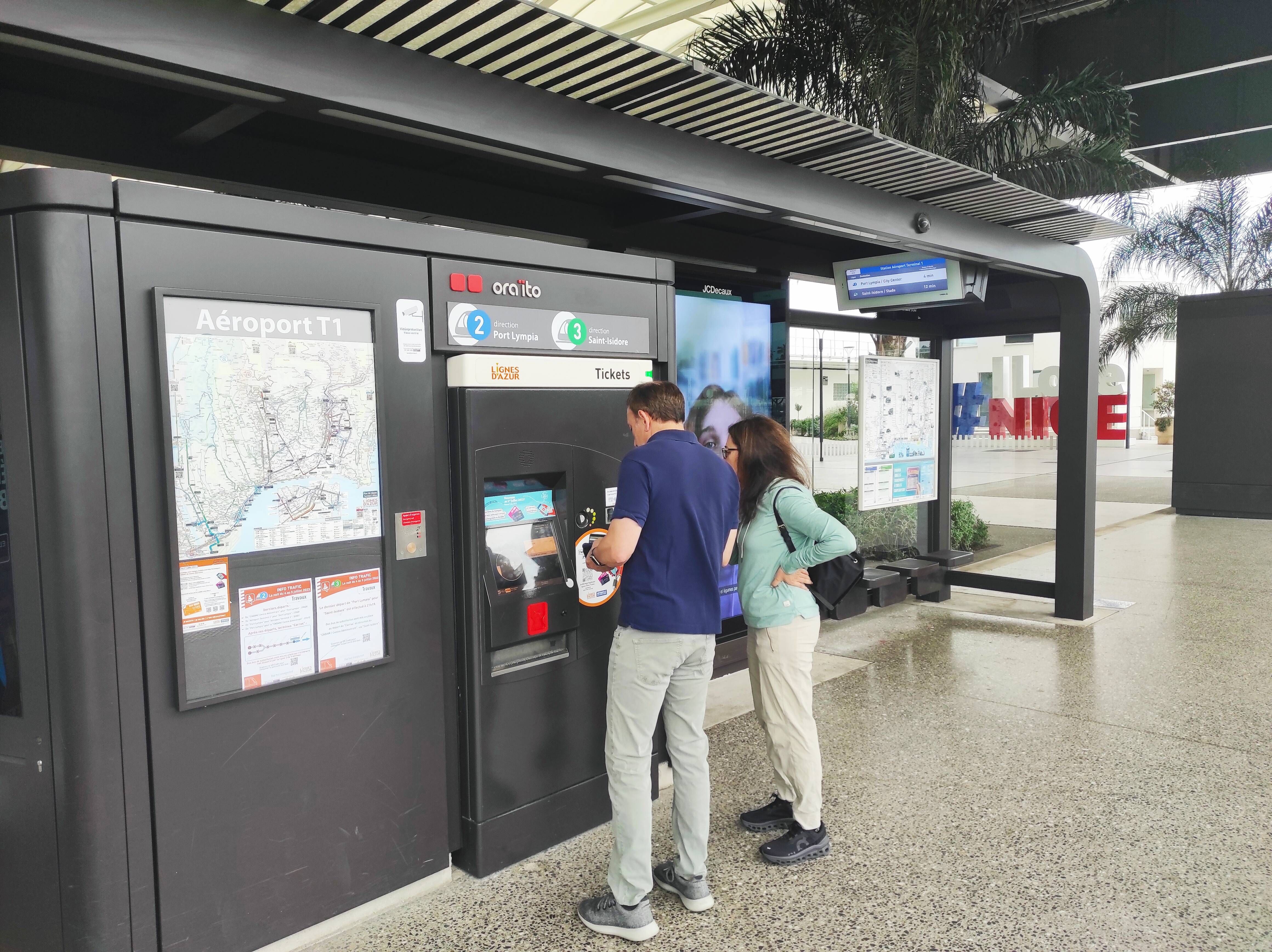 Le prix du tram à l’aéroport de Nice flambe pour les touristes, le patron de Lignes d’Azur "assume" ce choix