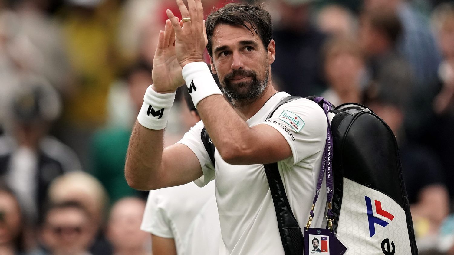 "Affronter Carlos Alcaraz, c'est une récompense pour ma carrière", affirme Jérémy Chardy, battu par l'Espagnol à Wimbledon lors de son dernier match