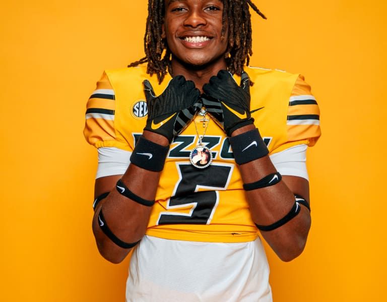 Mosley (FL) three-star cornerback Cameron Keys commits to Missouri.