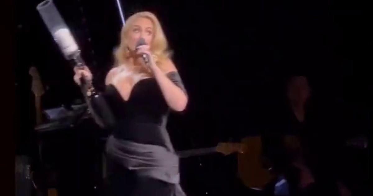 "Arrêtez de lancer des choses sur les artistes" : en vidéo, Adele met en garde ceux qui tenteraient de l'attaquer en concert