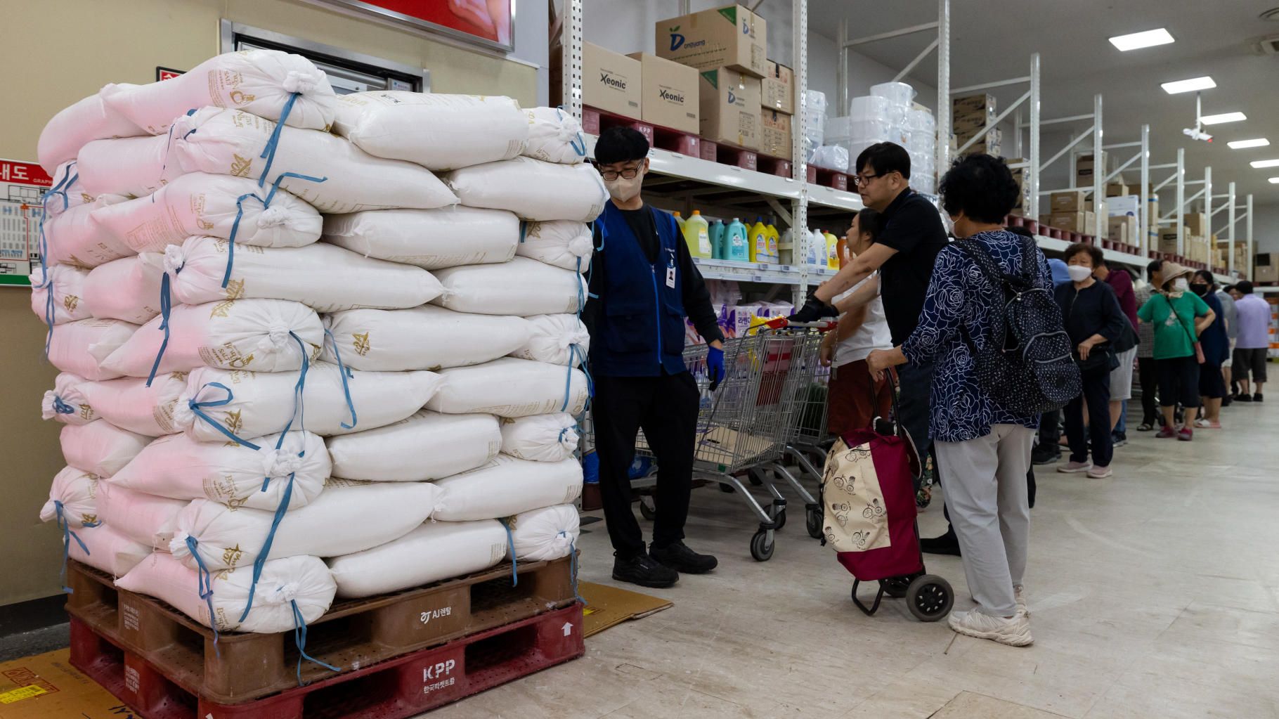 Fukushima va déverser ses eaux dans le Pacifique, vent de panique en Corée du Sud dans les supermarchés