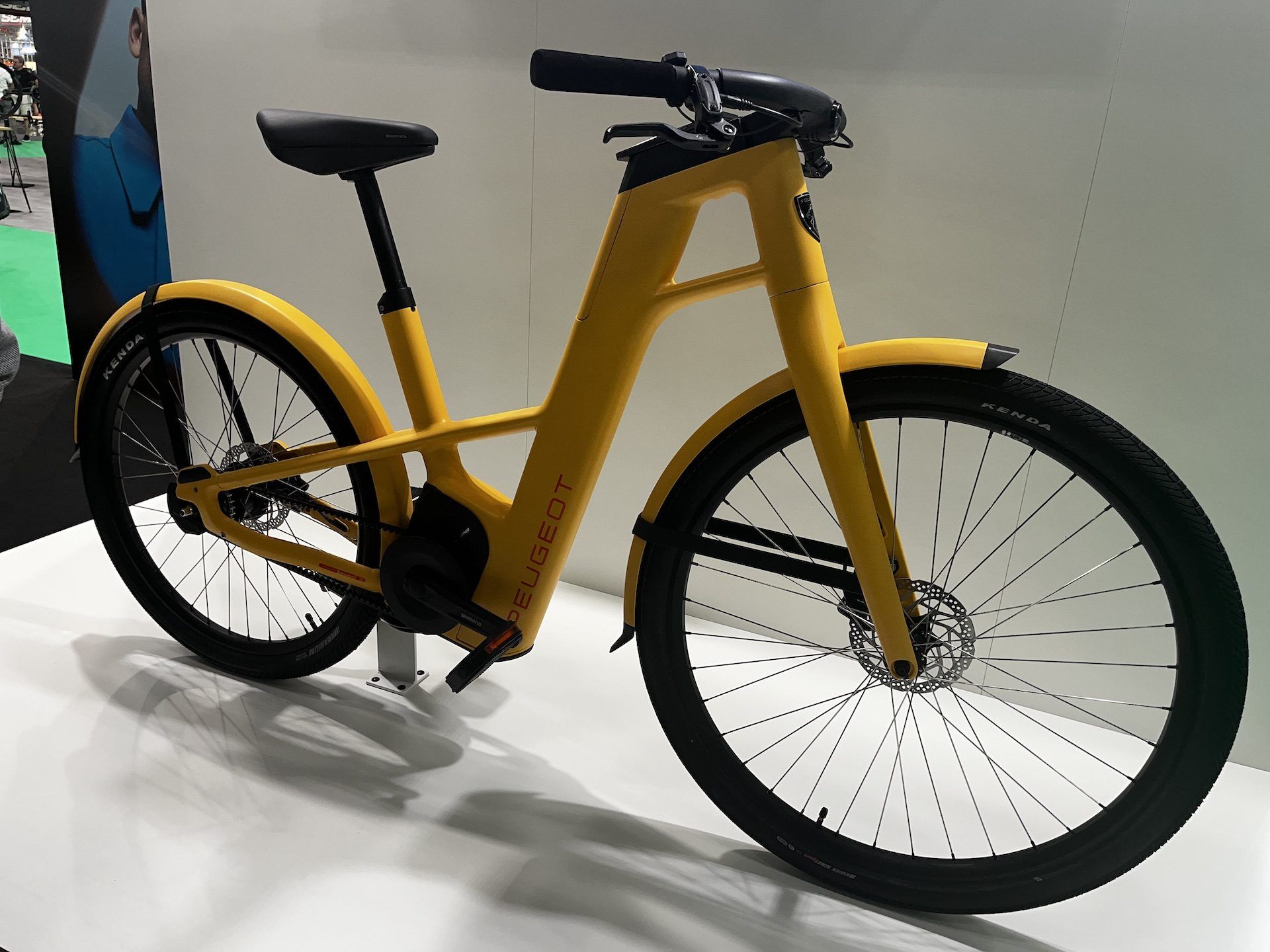 Vélo électrique : le premier VAE connecté de Peugeot est un OVNI