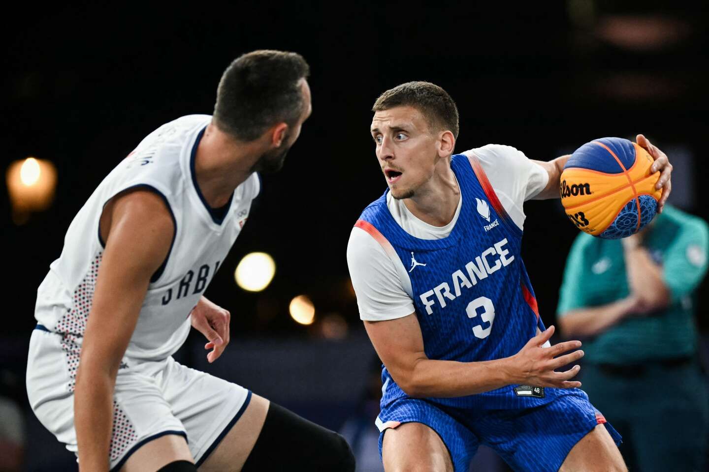 Basket 3 × 3 aux JO 2024 : les Bleus s’imposent devant " un public de rêve " et rejoignent les demi-finales