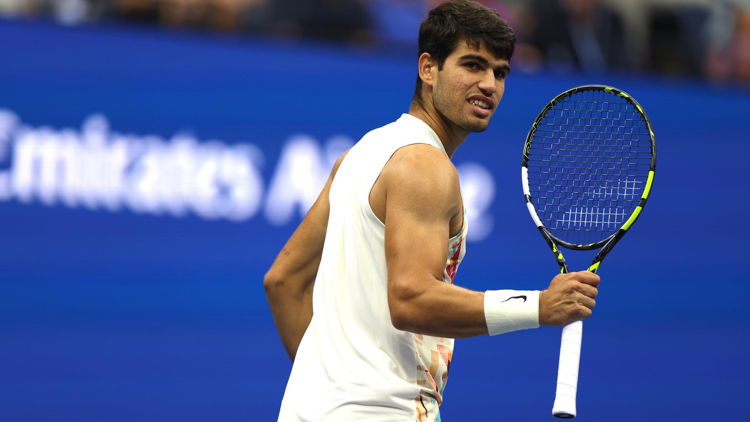 Intouchable, Carlos Alcaraz se qualifie en trois sets pour les quarts face à Matteo Arnaldi