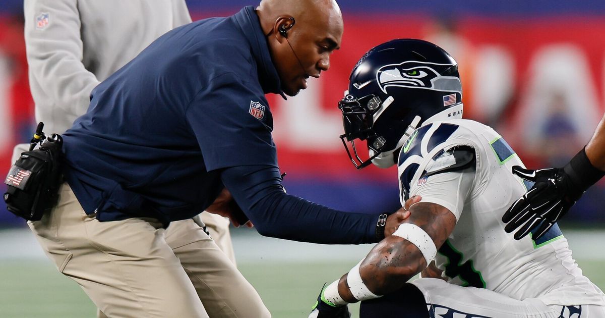 Seahawks’ Jamal Adams apologizes amid report he could face NFL discipline for sideline outburst after concussion