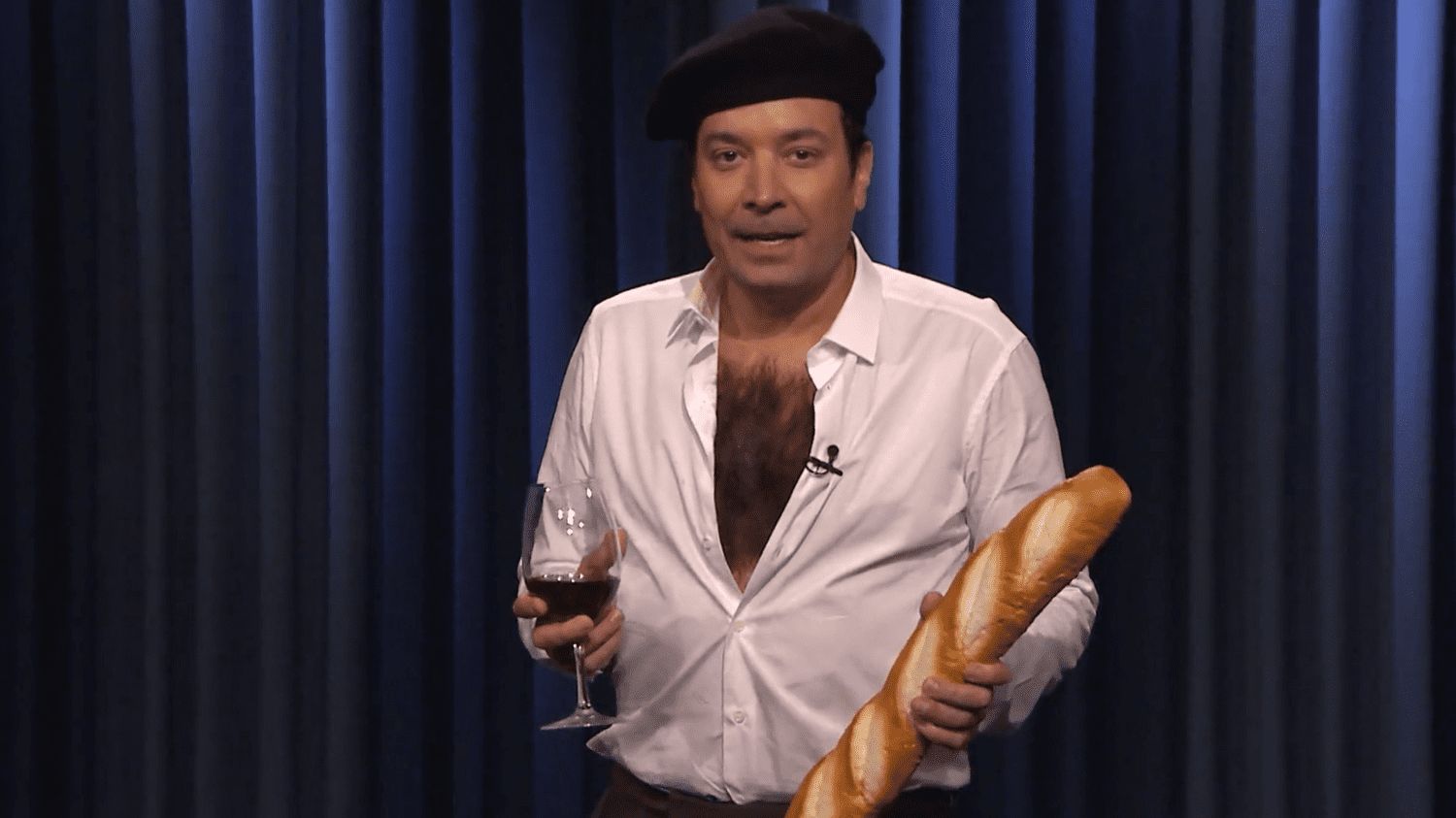 VIDEO. Le présentateur américain Jimmy Fallon parodie Emmanuel Macron avec une chanson sur les punaises de lit