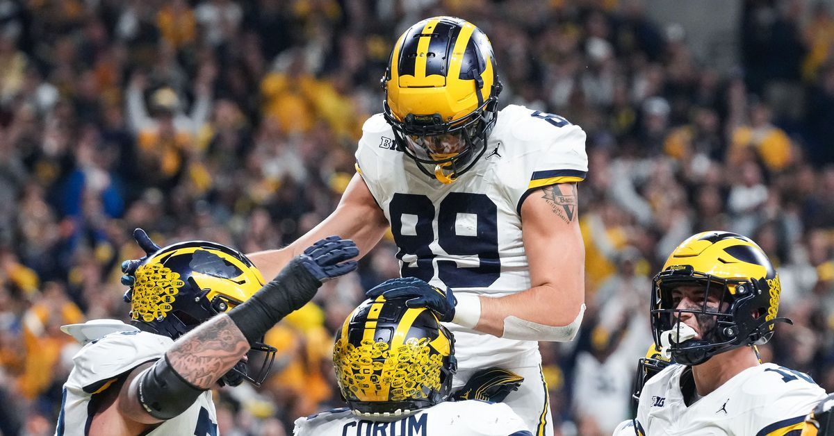 Snap counts, PFF grades: Michigan vs Iowa.