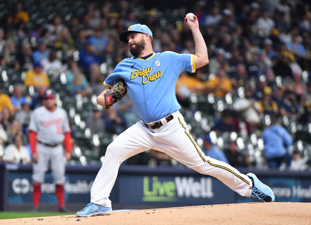 Brewers Re-Sign Wade Miley