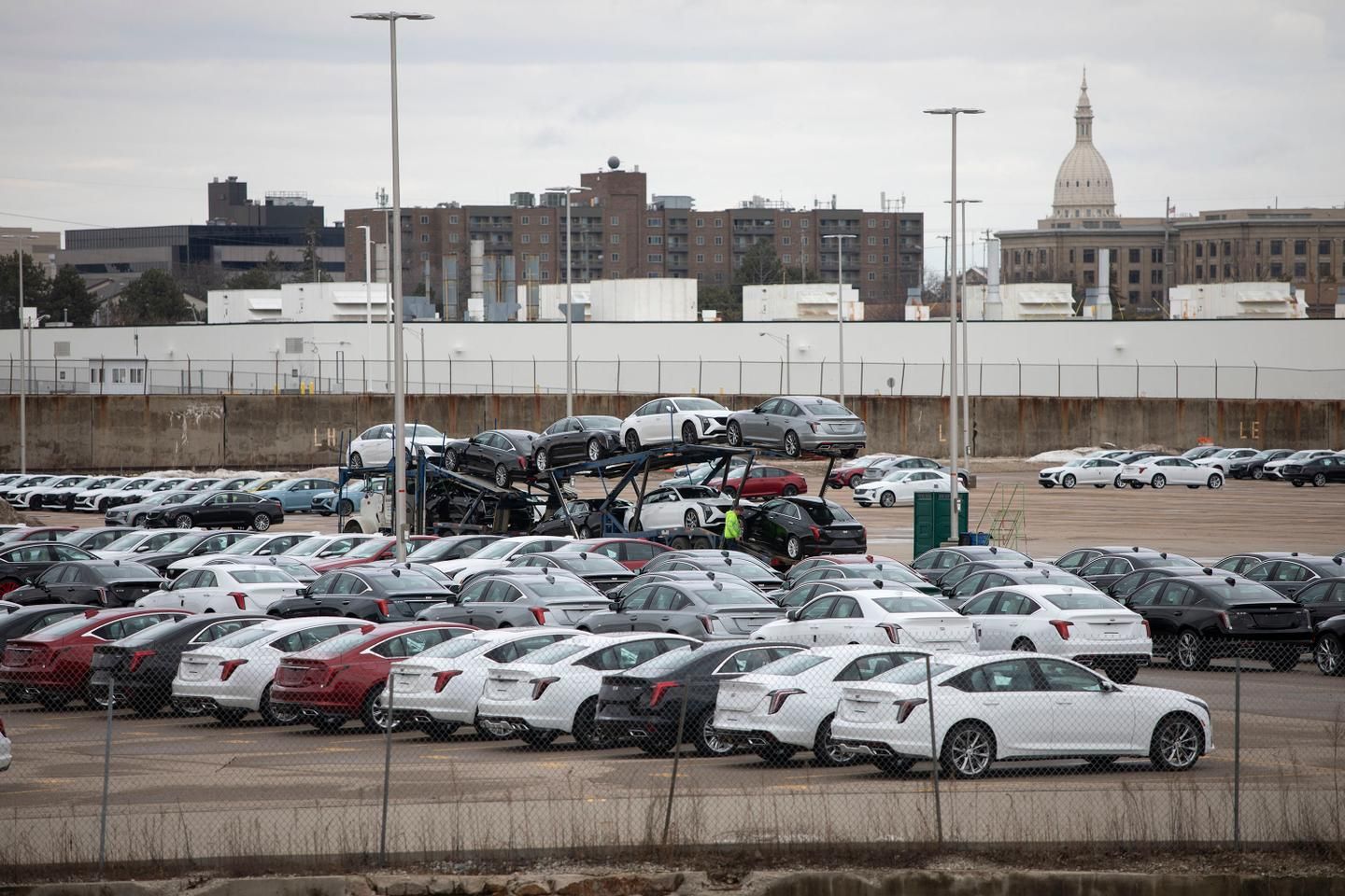 Industrie automobile : exemption pendant un mois des droits de douane imposés par Trump au Canada et au Mexique