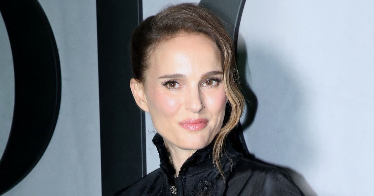 Défilé Dior : Natalie Portman crée la surprise avec son +1, la famille Arnault et Xavier Niel à ses côtés