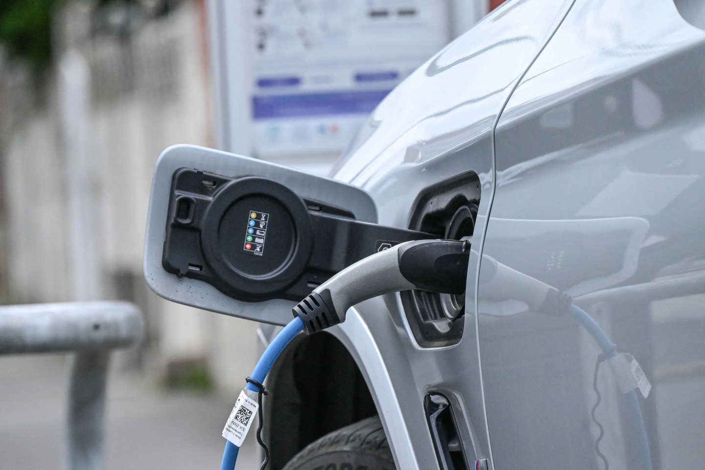 Voitures électriques : la France atteint le cap des 100 000 bornes de recharge