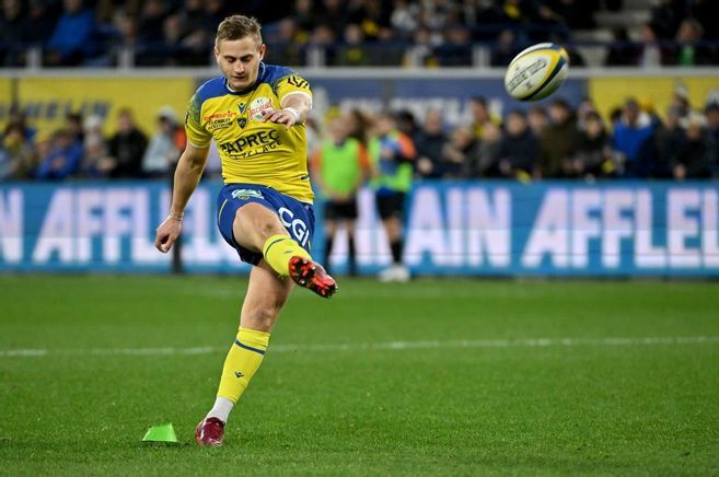 L'ASM Clermont avec Jules Plisson à l'ouverture face au Stade Français