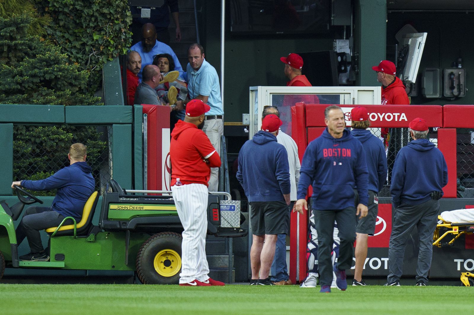 Spectator tumbles over railing into bullpen in Philly