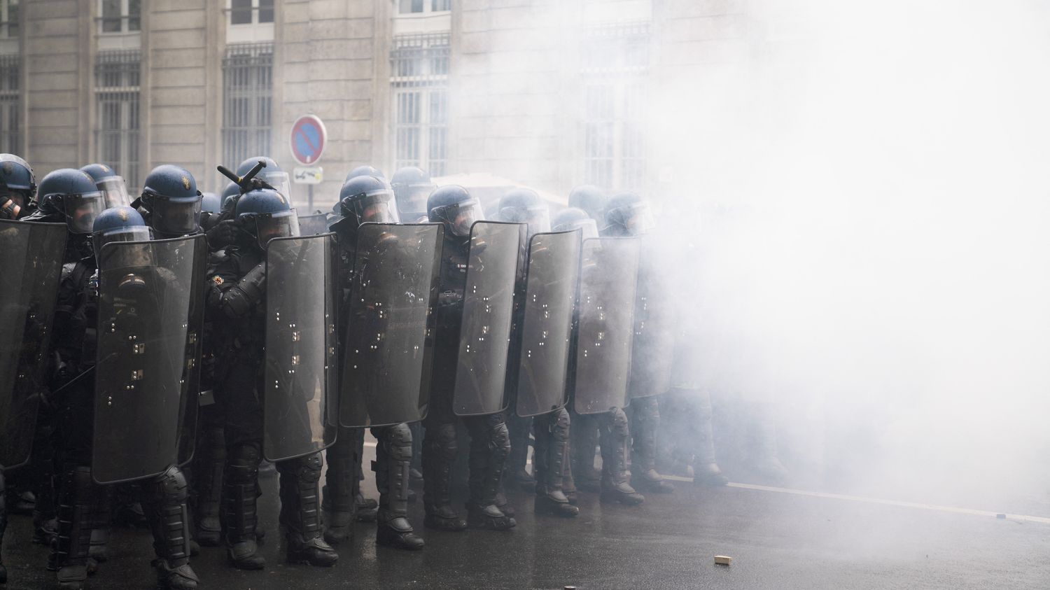 Plusieurs syndicats de police réclament une loi "anticasseurs" à Emmanuel Macron face à une "situation apocalyptique"