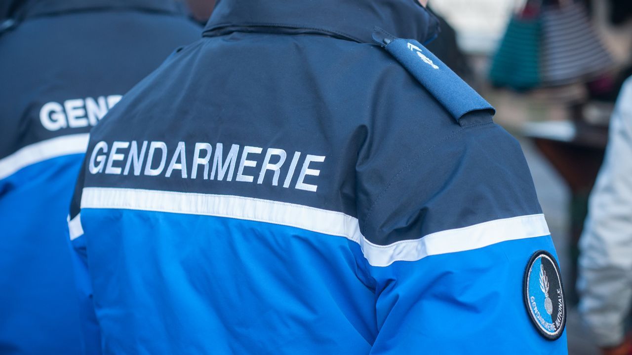 Banderole anti-Macron : un retraité condamné à suivre un stage de citoyenneté