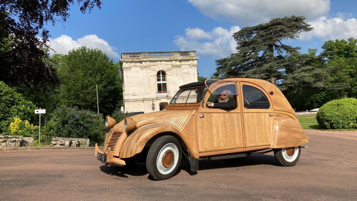 Une Citroën 2CV en bois adjugée à 210 000 euros : " Bien plus qu’une automobile, c’est une œuvre d’art "