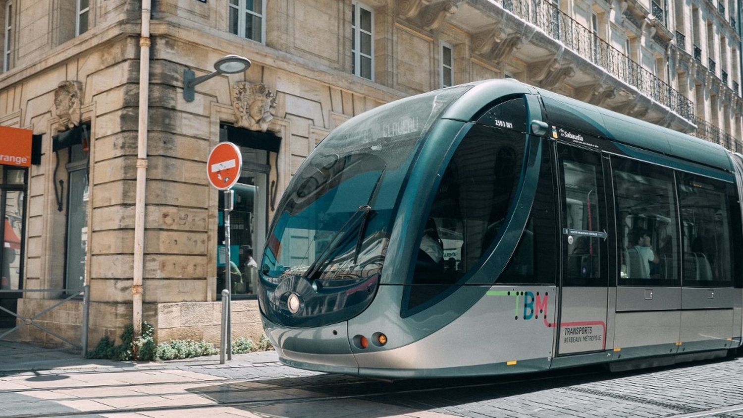 Bordeaux : un tramway frappé par la foudre