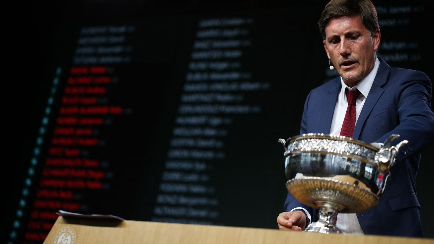 Roland-Garros 2023 : "Il y a des limites à ne pas dépasser", justifie Rémy Azémar, juge-arbitre du tournoi après la disqualification du duo Kato-Sutjiadi