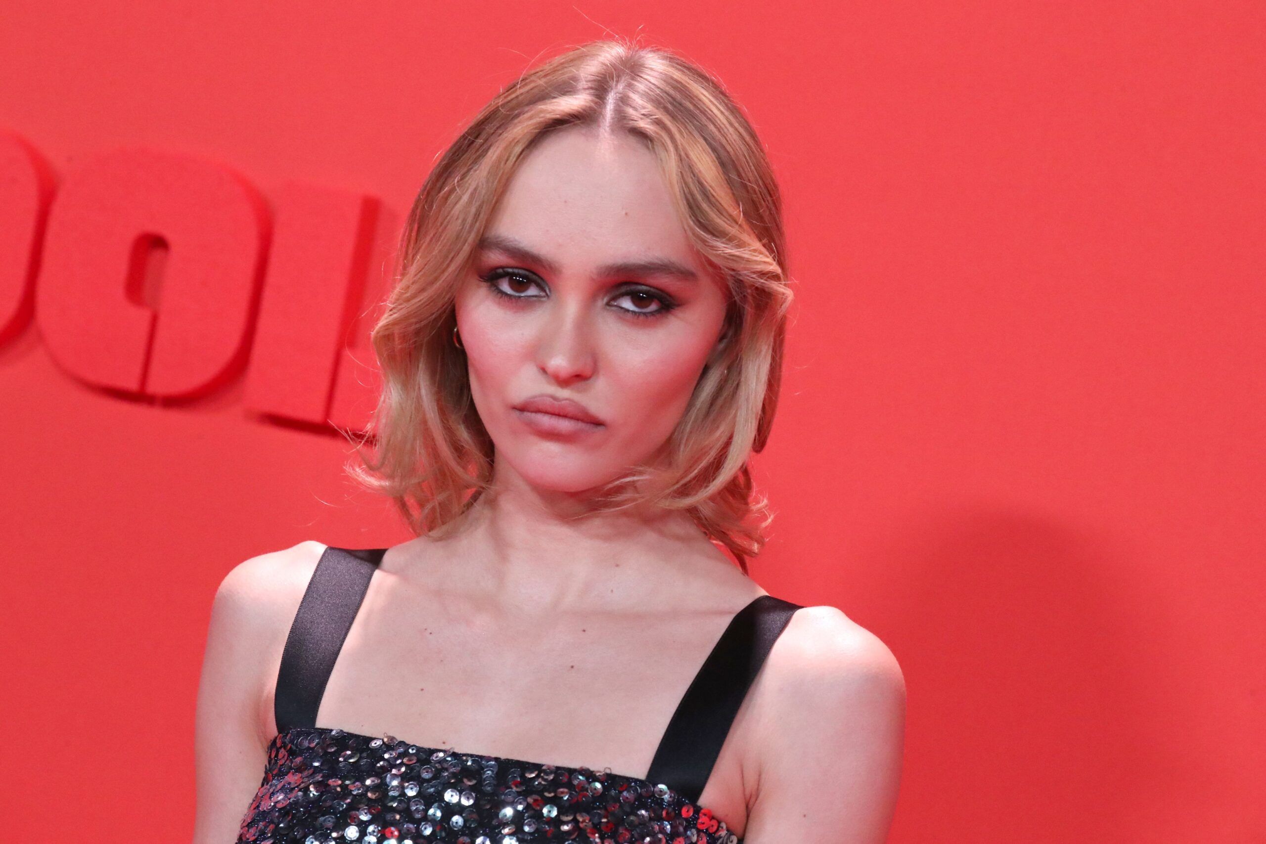 Lily-Rose Depp : dénudée dans The Idol, elle dévoile ses looks les plus outrageux de la série