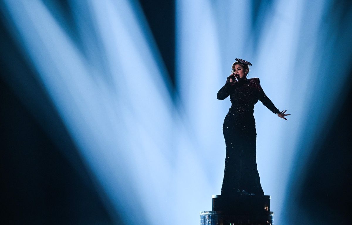 Première tournée poussive pour La Zarra, après son échec à l'Eurovision