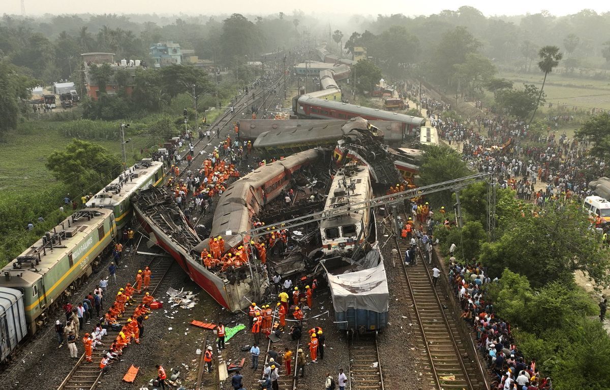 En images : En Inde, une des pires catastrophes ferroviaires de ces dernières décennies