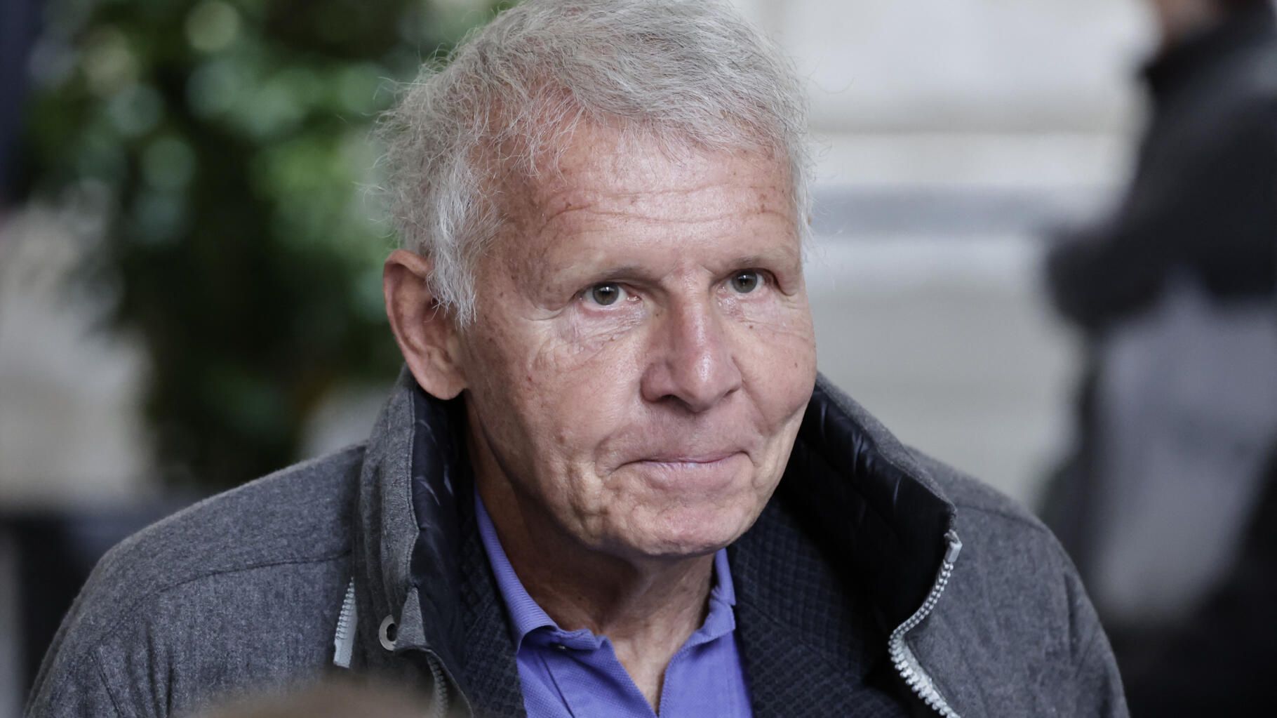 Affaire Patrick Poivre d’Arvor : l’ex-présentateur retire sa plainte en diffamation contre " Libération "