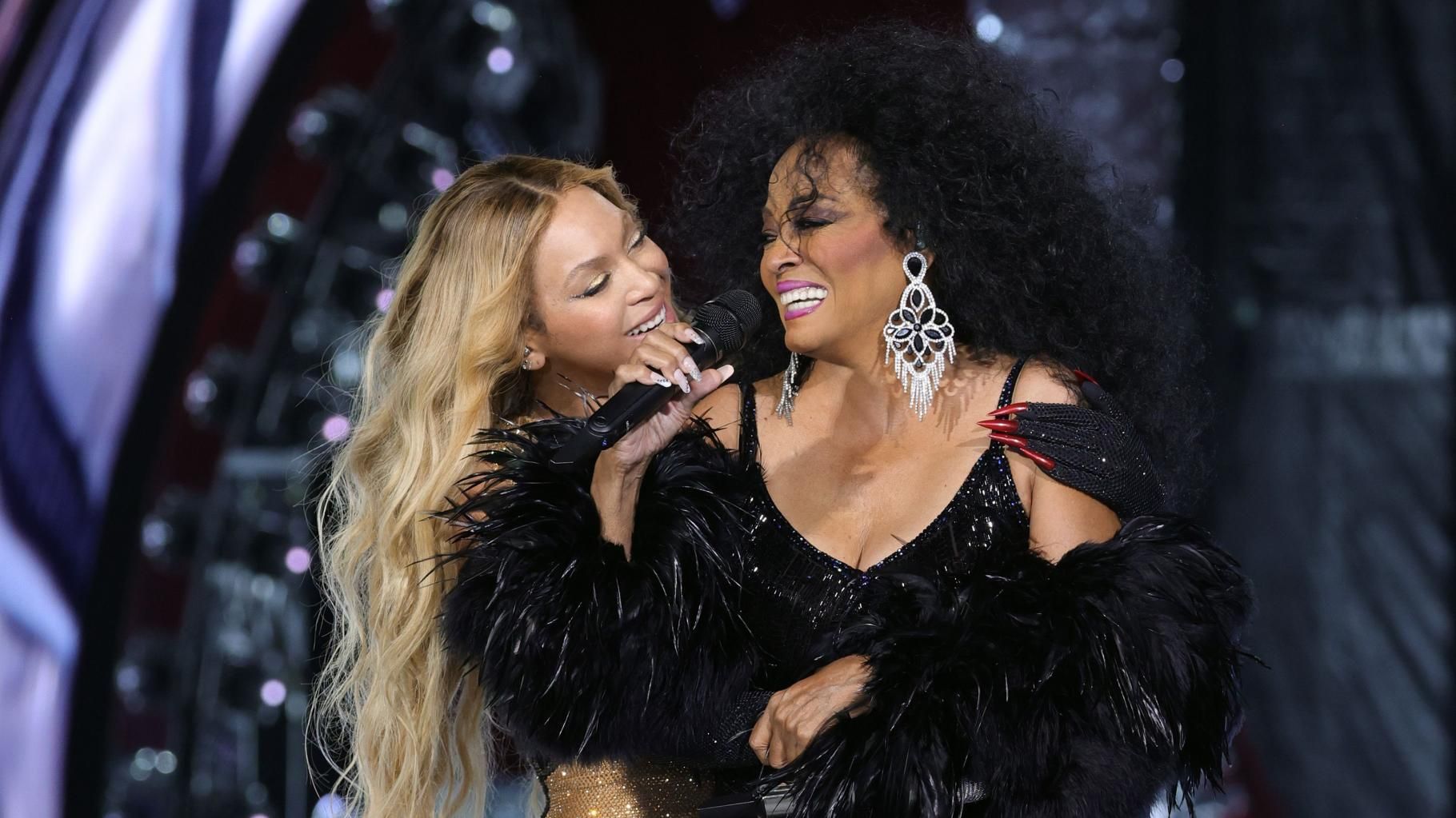 Beyoncé a fêté son anniversaire sur scène et c’est Diana Ross qui a chanté pour elle