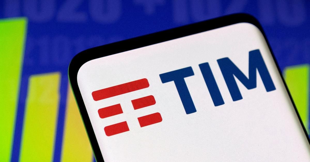 Telecom Italia défie son principal actionnaire Vivendi en cédant son réseau fixe