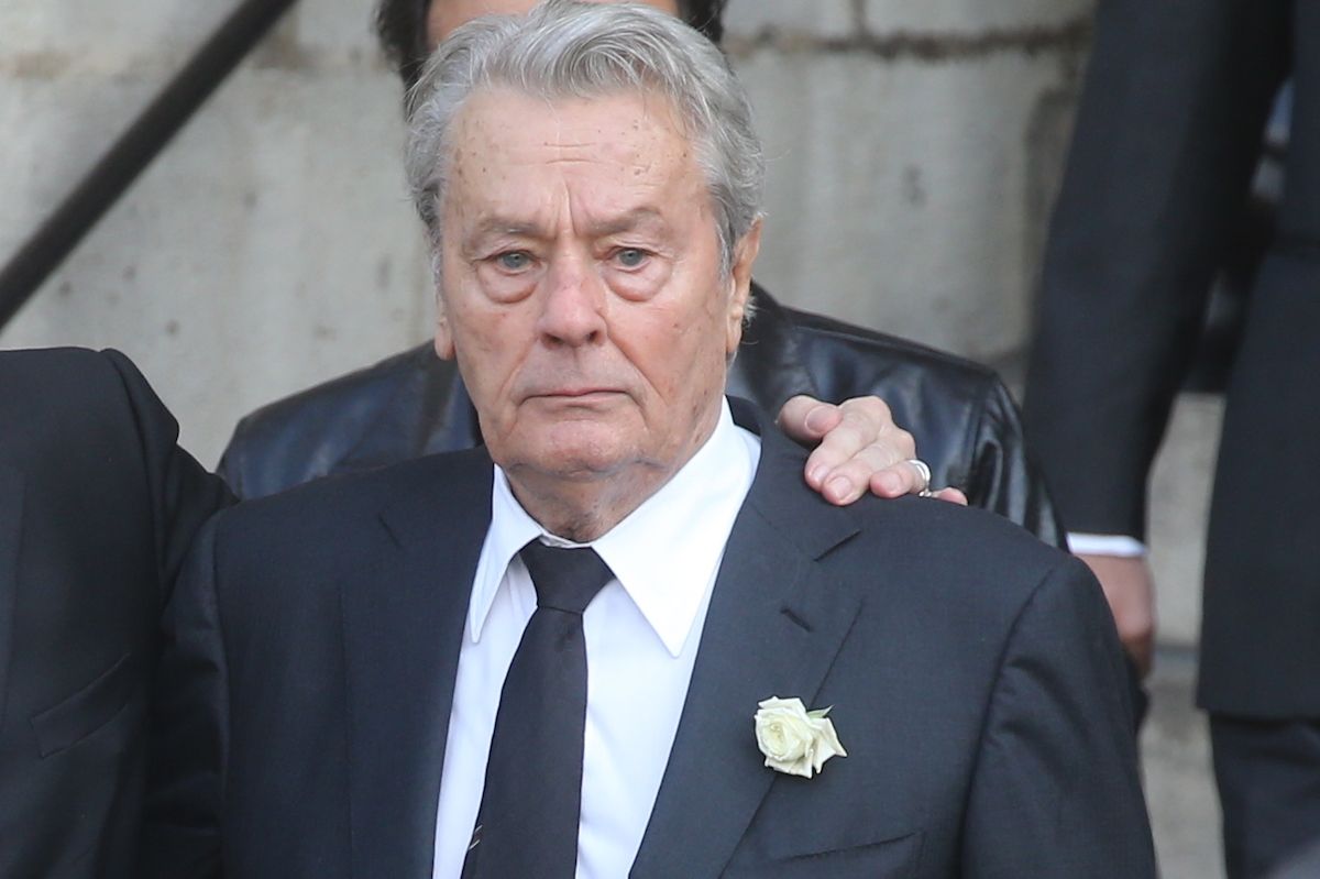 Alain Delon : “Ils ne supportent pas…”, pourquoi les infirmiers se succèdent à son domicile