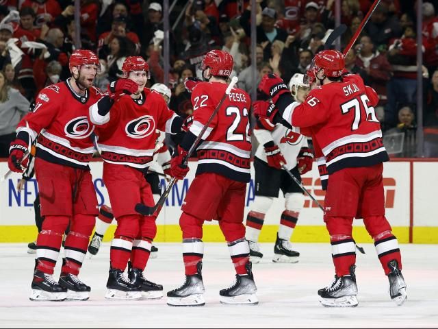 Hurricanes go on second period scoring flurry, defeat Devils 6-1 in Game 2