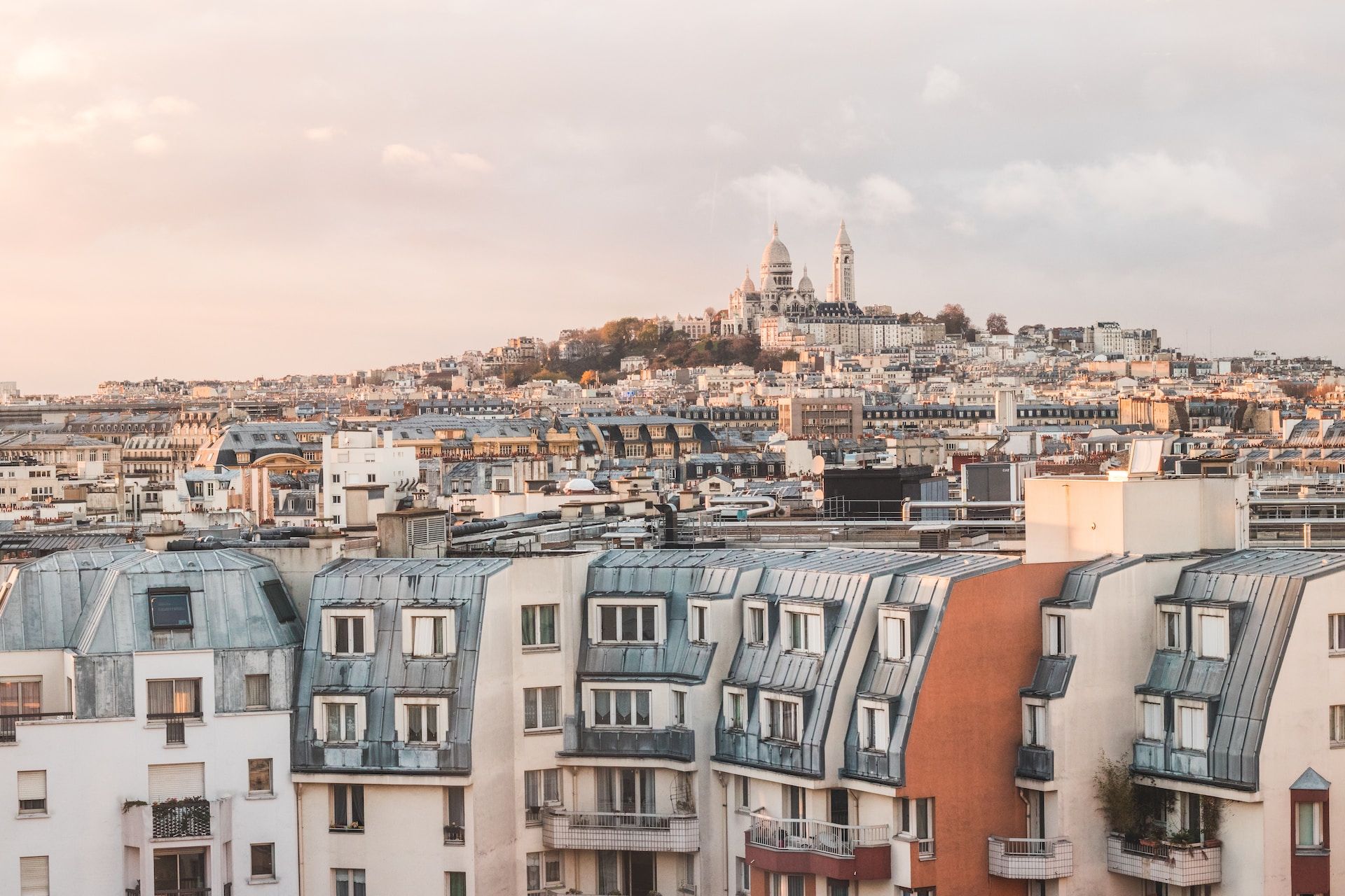 Locations touristiques : des quartiers de Paris interdits ?