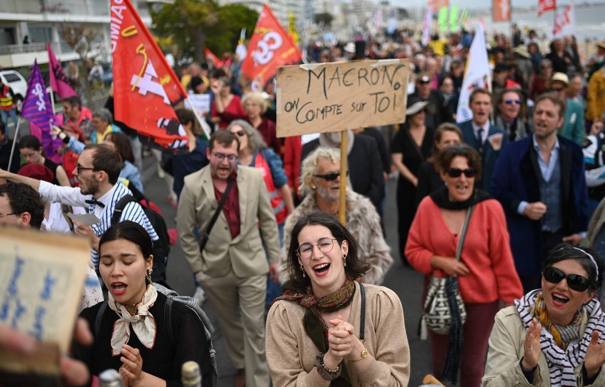 « Les SDF, rentrez chez vous »… A La Baule, une fausse manifestation de droite pour dénoncer les inégalités sociales