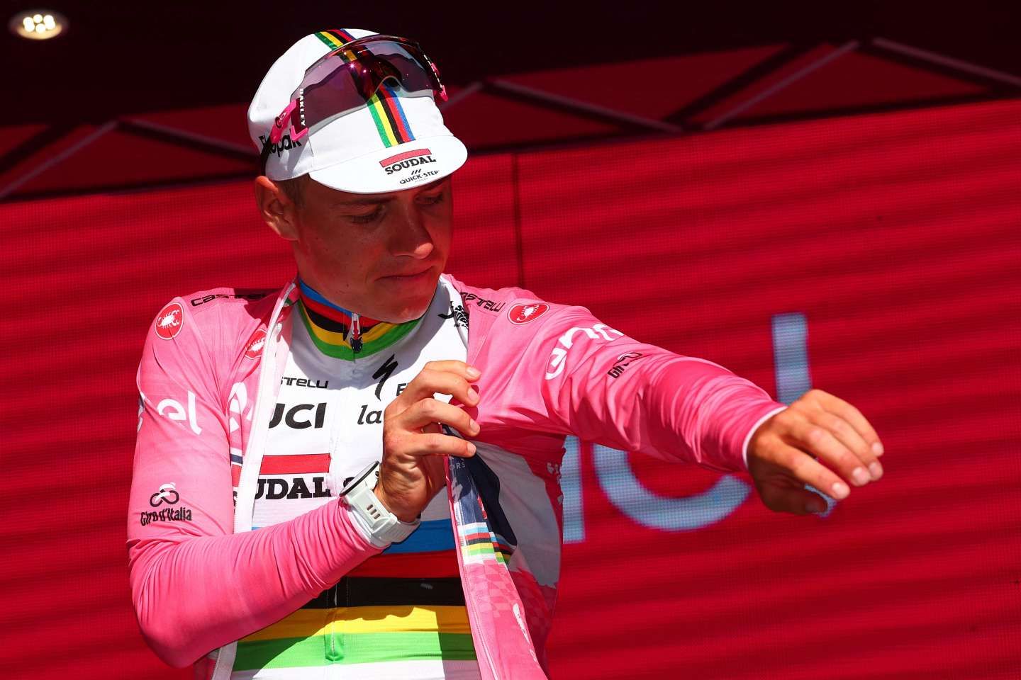 Giro 2023 : Remco Evenepoel, impérial sur le contre-la-montre inaugural, endosse déjà le maillot rose