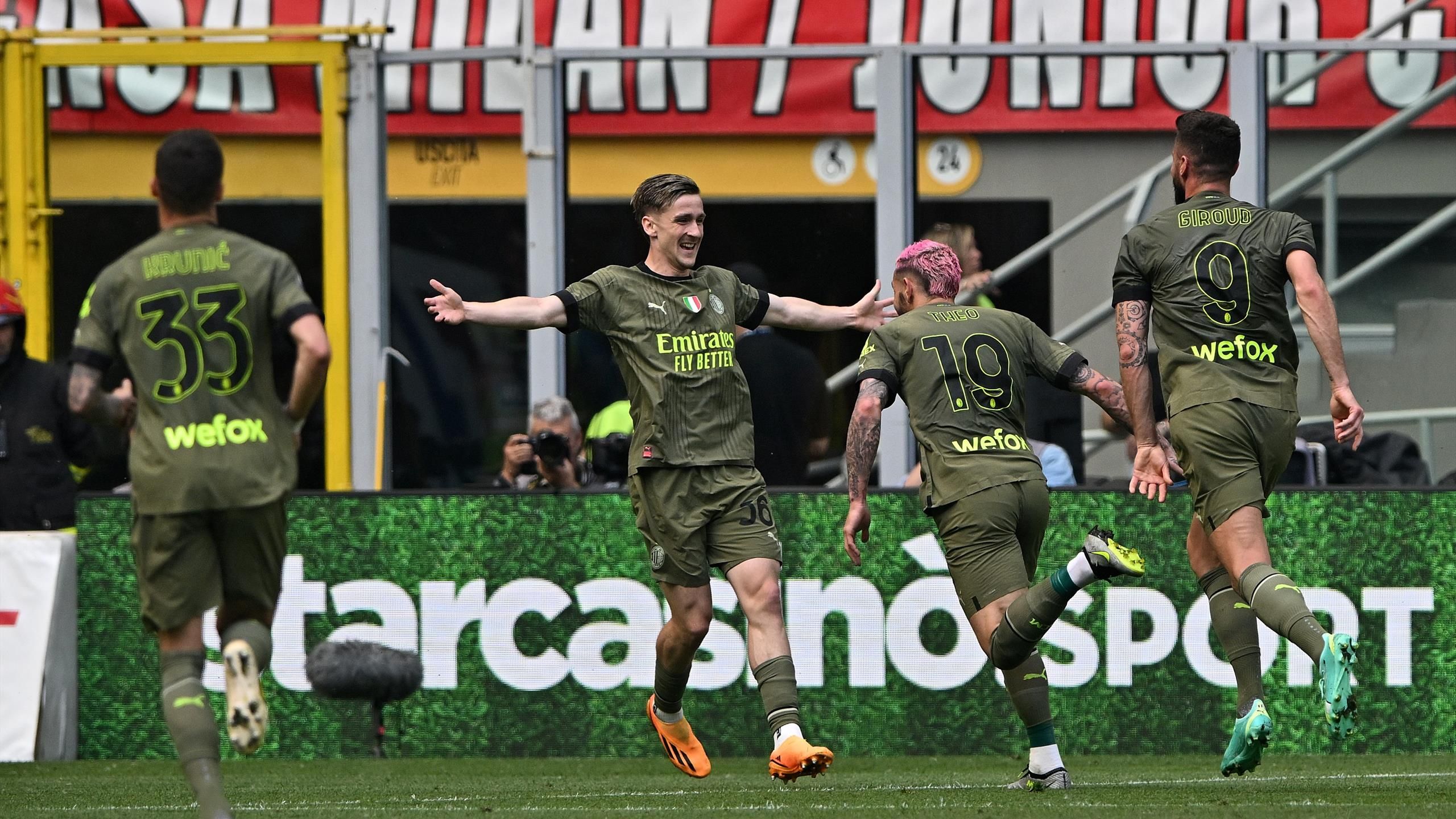 Serie A - L'AC Milan bat la Lazio (2-0) et se relance pour la Ligue des champions, Rafael Leão blessé, l'Inter 4e