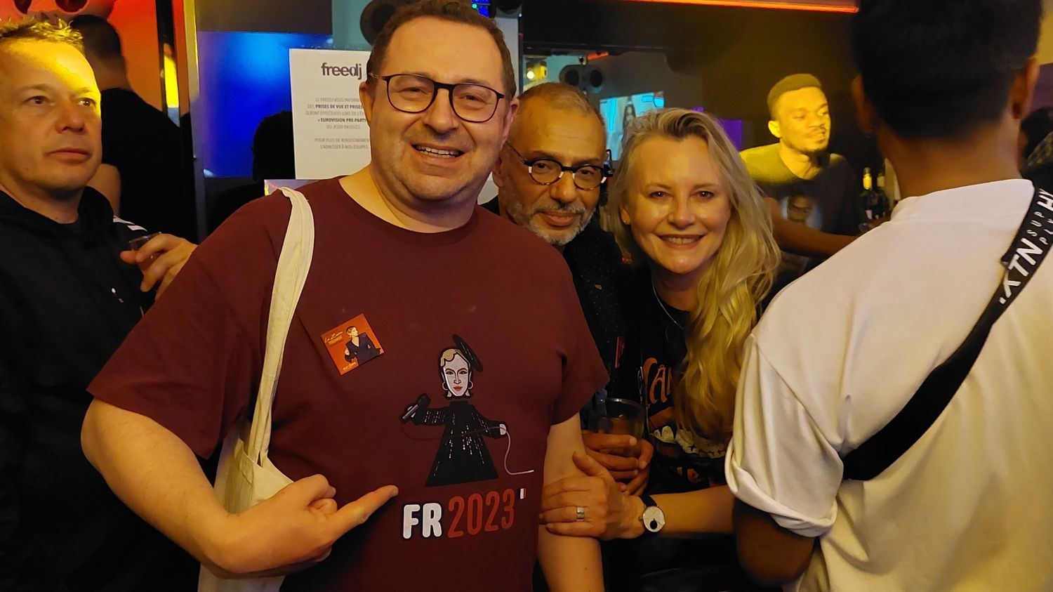 Eurovision 2023 : reportage auprès des fans français qui, à une semaine du concours, veulent croire à un triomphe après 46 ans de défaite