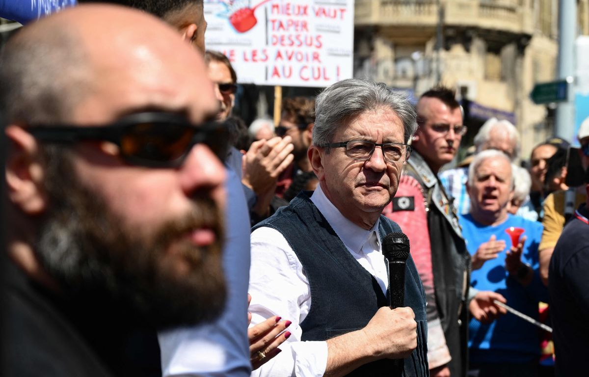 Mélenchon défend la Nupes tout en reconnaissant des difficultés