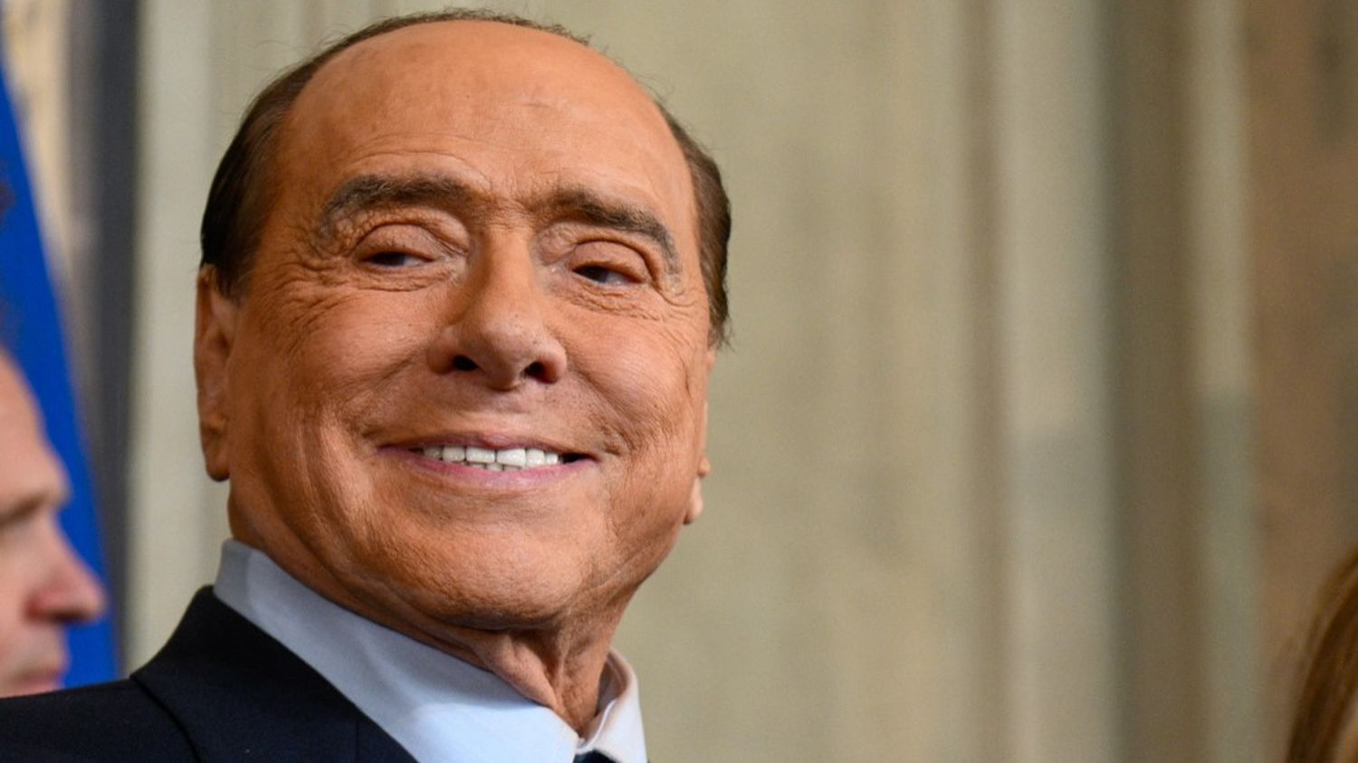 Italie : Silvio Berlusconi s'adresse aux membres de son parti depuis l'hôpital