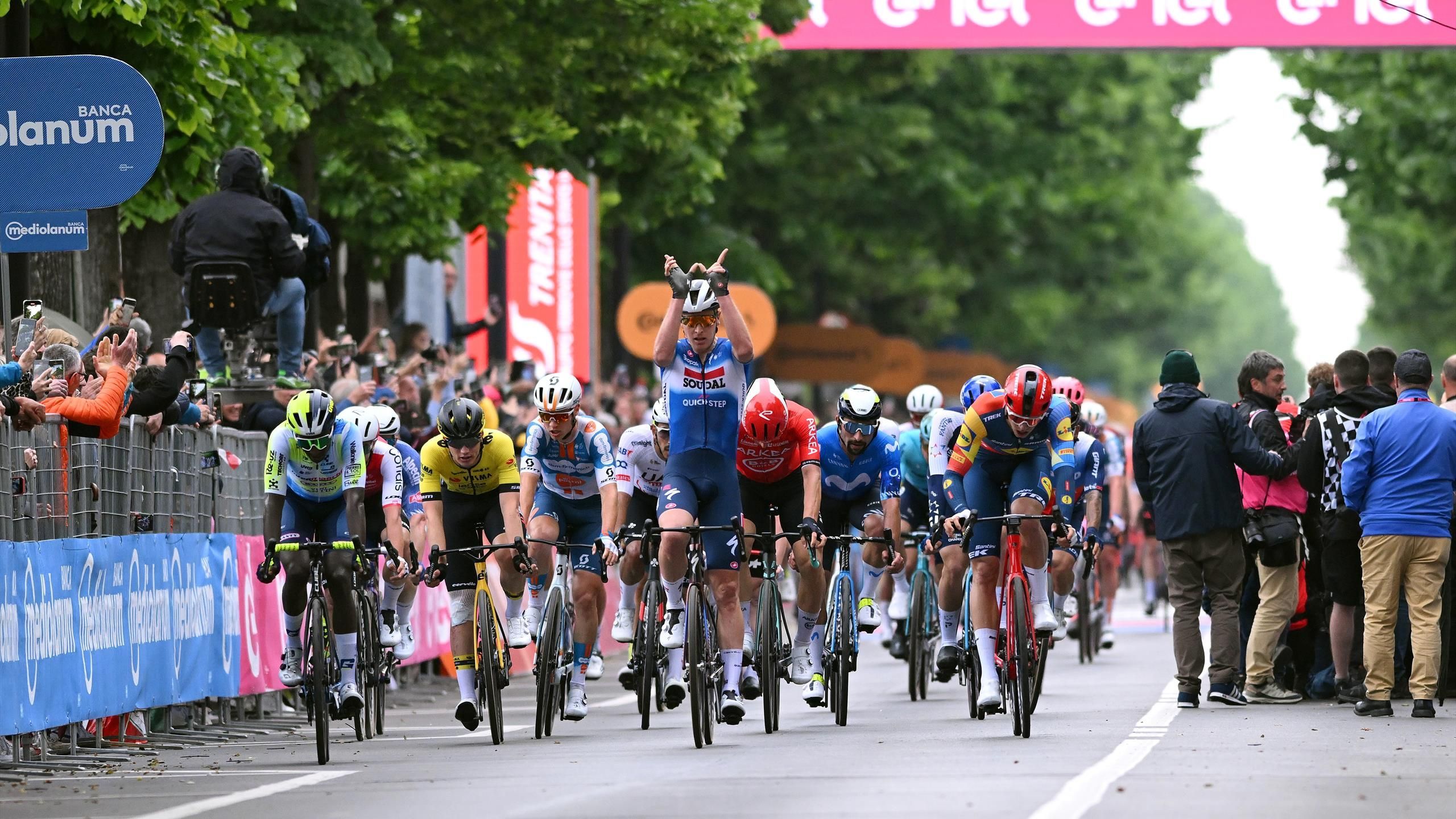 Tim Merlier remporte la 3e étape, Tadej Pogacar reste en rose