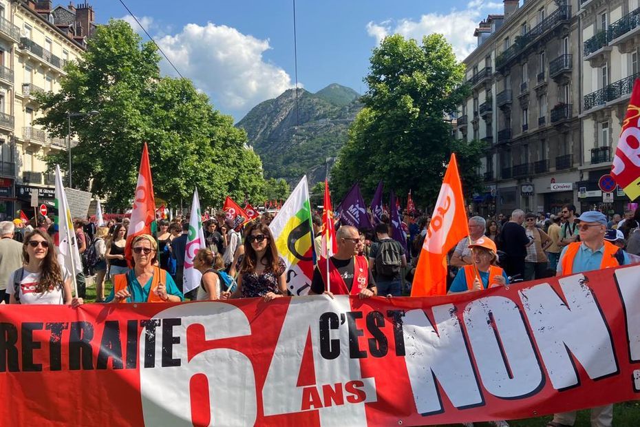 Grève contre la réforme des retraites : 10 000 manifestants selon les syndicats, 5000 selon la police, revivez la manifestation à Grenoble