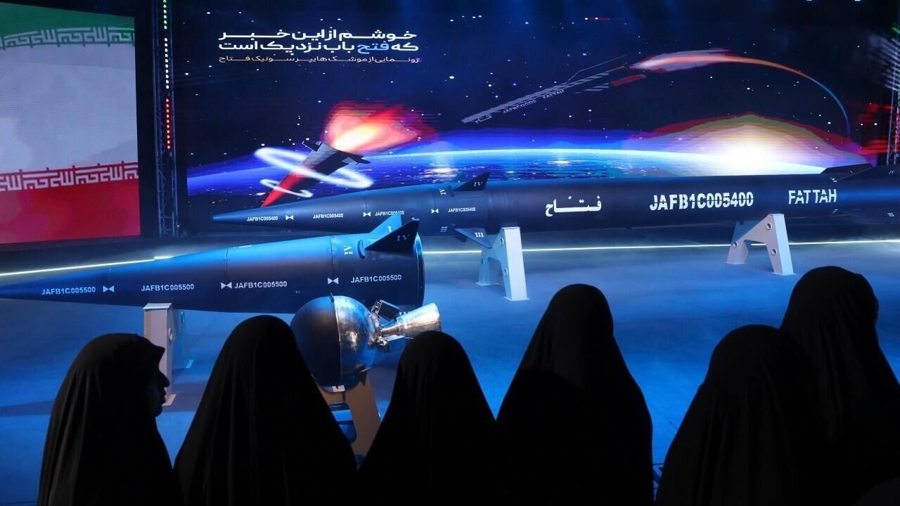 L'Iran dévoile un missile balistique hypersonique d'une portée de 1 400 km